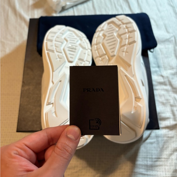 shoes with sporty allure reinvent an archive style with a contemporary twist - Picture 2 of 8